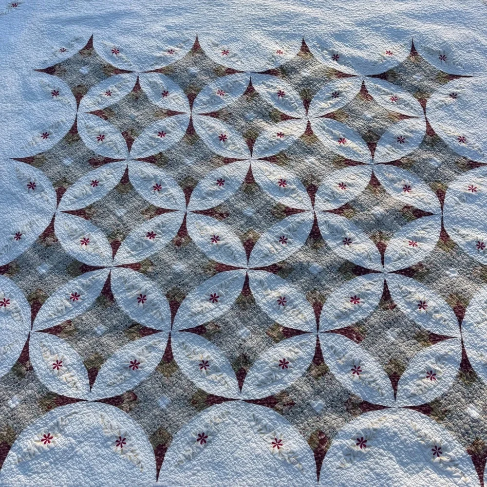 Floral Embroidered Patchwork Quilt Scalloped Edge White Burgundy 88x88 Vintage